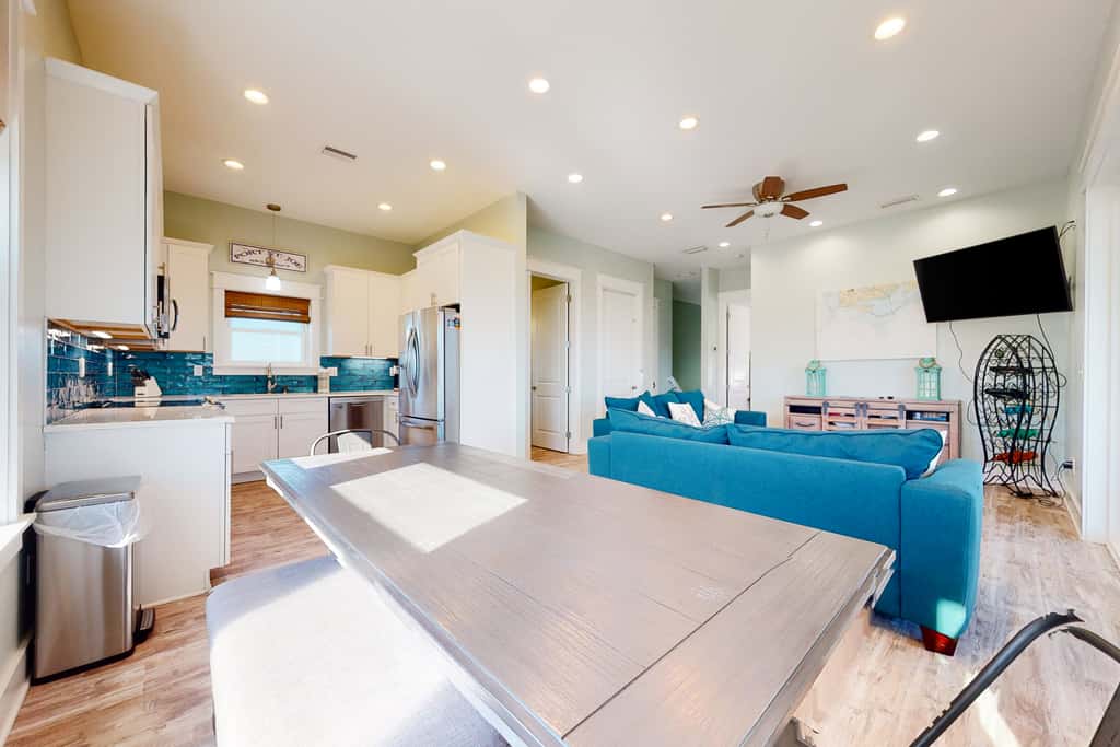 Dog-friendly oceanfront home with a hot tub, washer&dryer & central AC