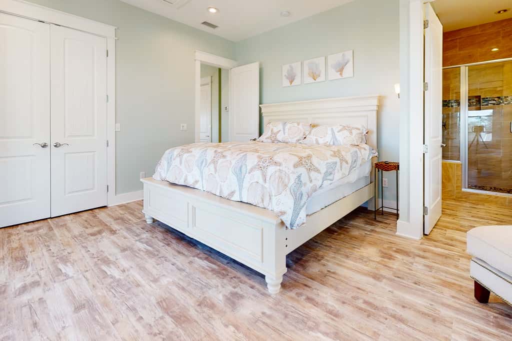 Dog-friendly oceanfront home with a hot tub, washer&dryer & central AC