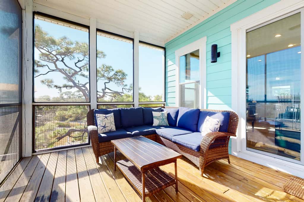 Dog-friendly oceanfront home with a hot tub, washer&dryer & central AC