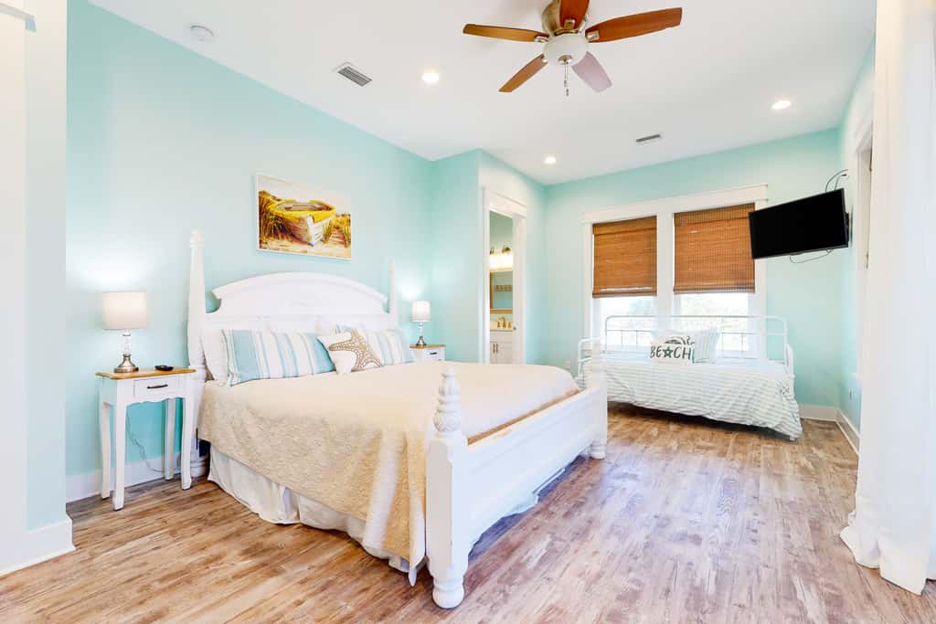 Dog-friendly oceanfront home with a hot tub, washer&dryer & central AC