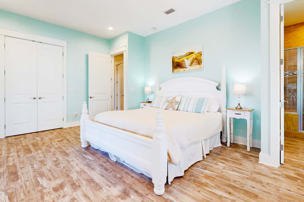 Dog-friendly oceanfront home with a hot tub, washer&dryer & central AC
