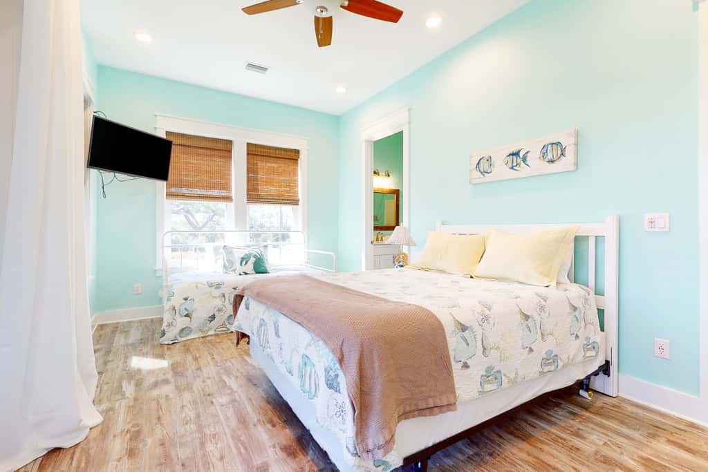 Dog-friendly oceanfront home with a hot tub, washer&dryer & central AC