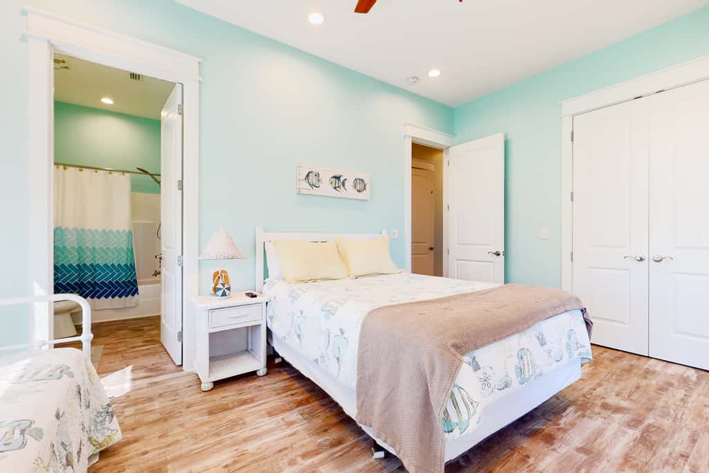 Dog-friendly oceanfront home with a hot tub, washer&dryer & central AC