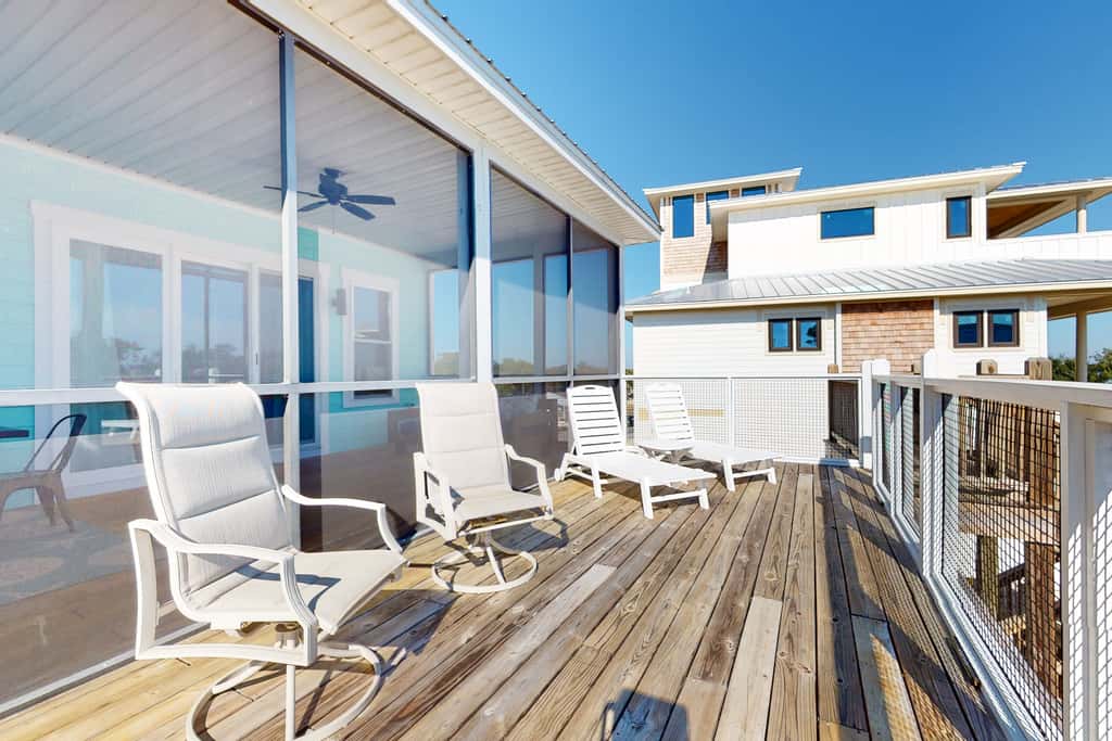 Dog-friendly oceanfront home with a hot tub, washer&dryer & central AC