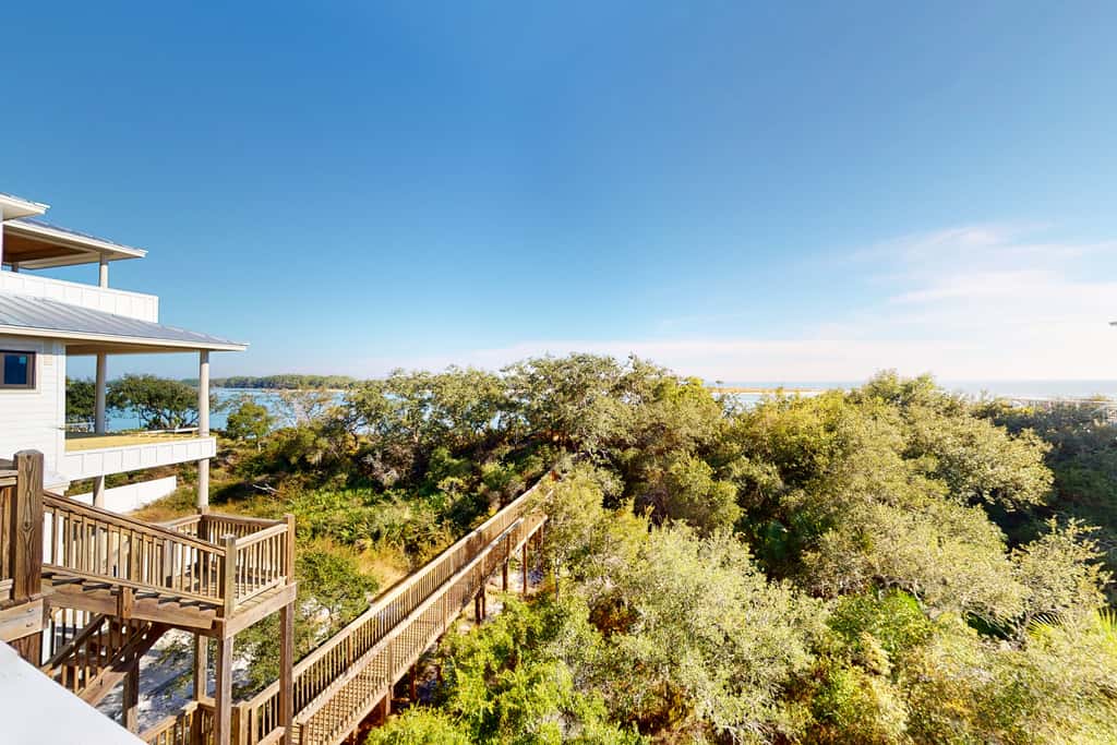 Dog-friendly oceanfront home with a hot tub, washer&dryer & central AC