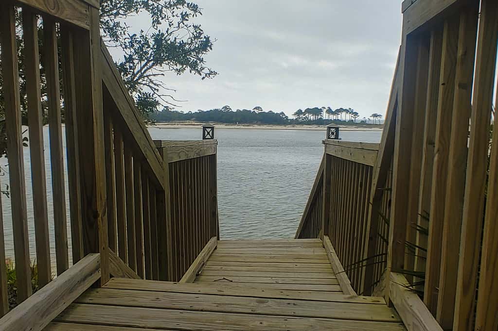 Dog-friendly oceanfront home with a hot tub, washer&dryer & central AC