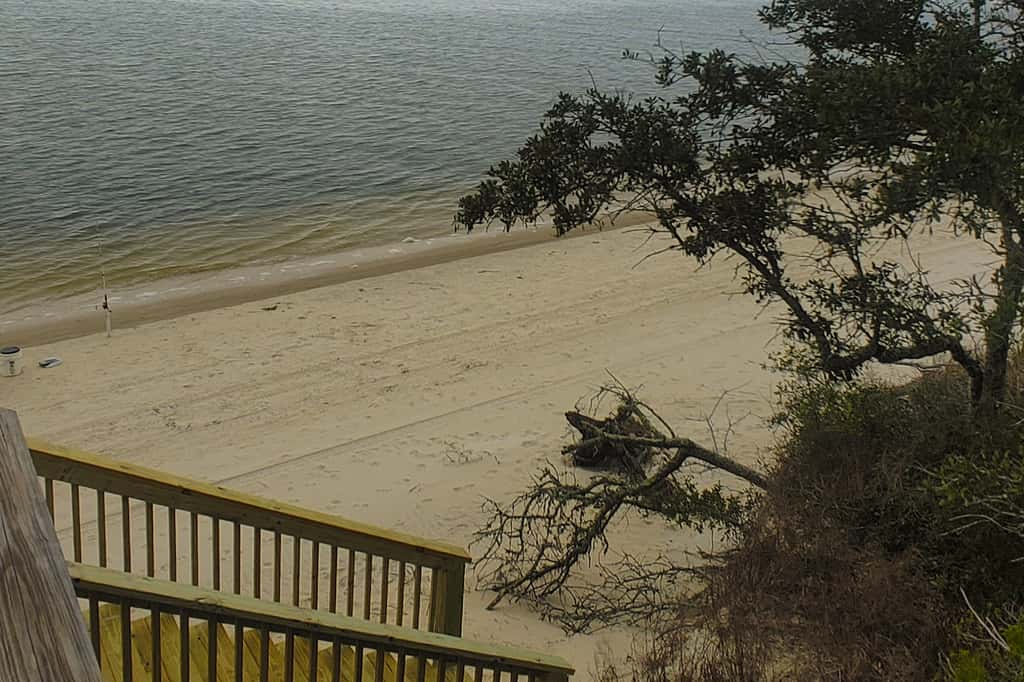 Dog-friendly oceanfront home with a hot tub, washer&dryer & central AC