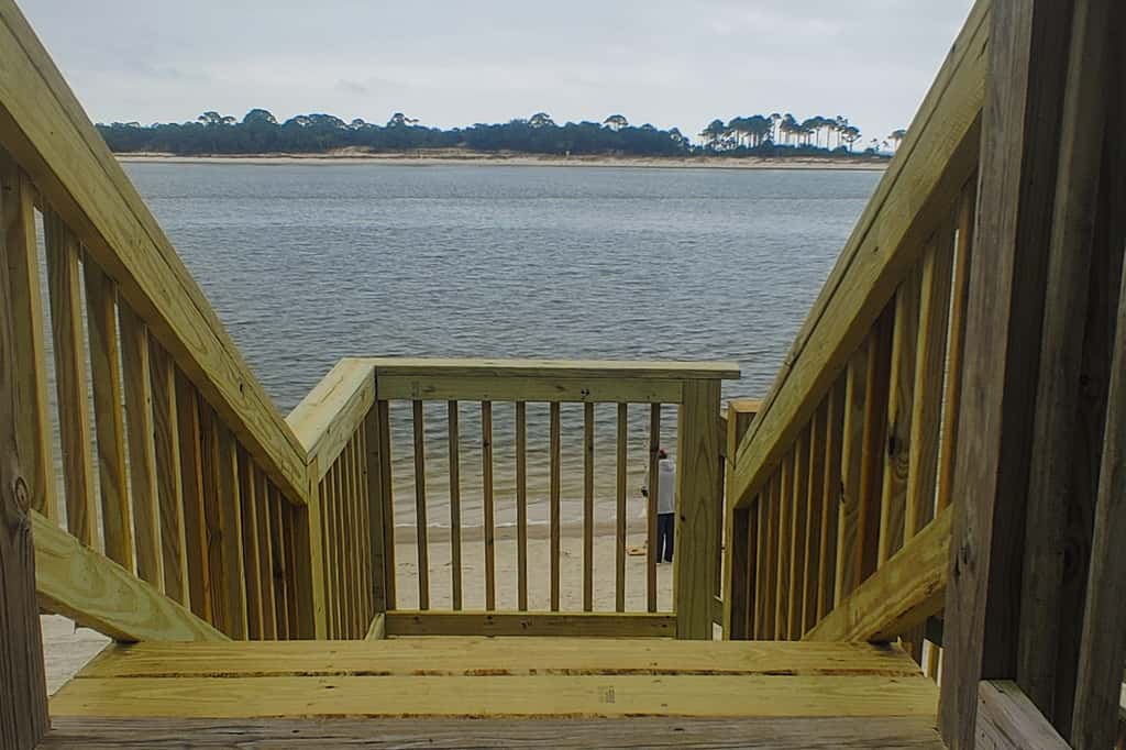 Dog-friendly oceanfront home with a hot tub, washer&dryer & central AC