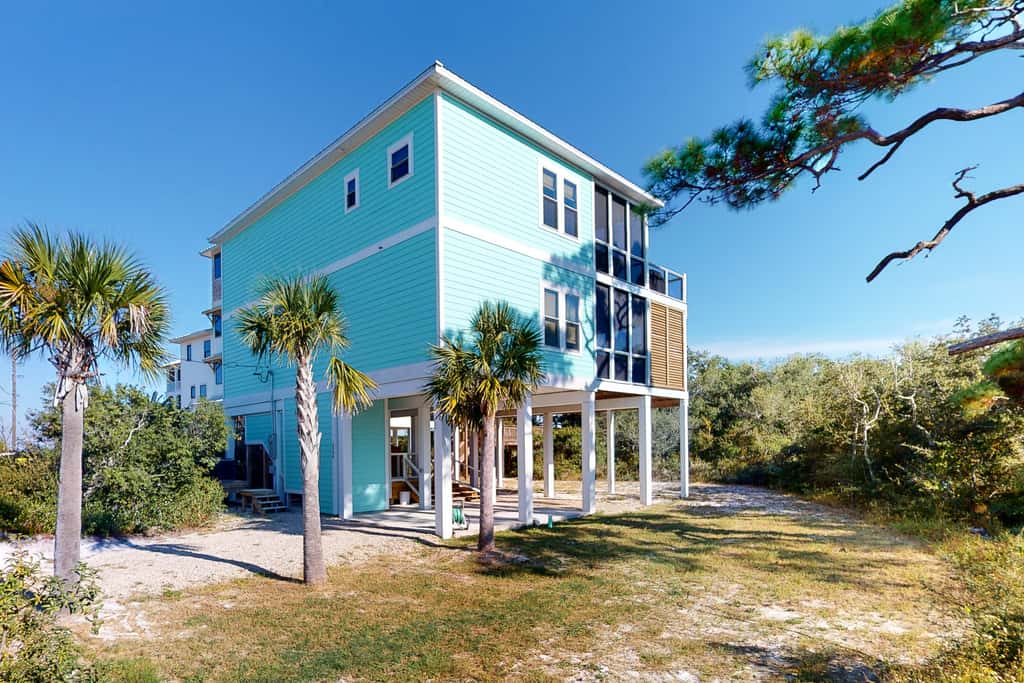 Dog-friendly oceanfront home with a hot tub, washer&dryer & central AC