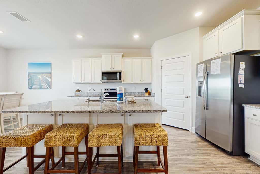 Spacious home steps from the beach with fast WiFi & washer/dryer