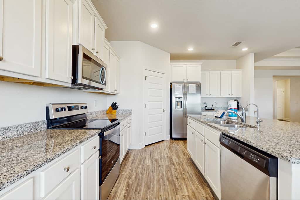 Spacious home steps from the beach with fast WiFi & washer/dryer
