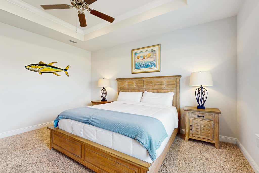 Spacious home steps from the beach with fast WiFi & washer/dryer