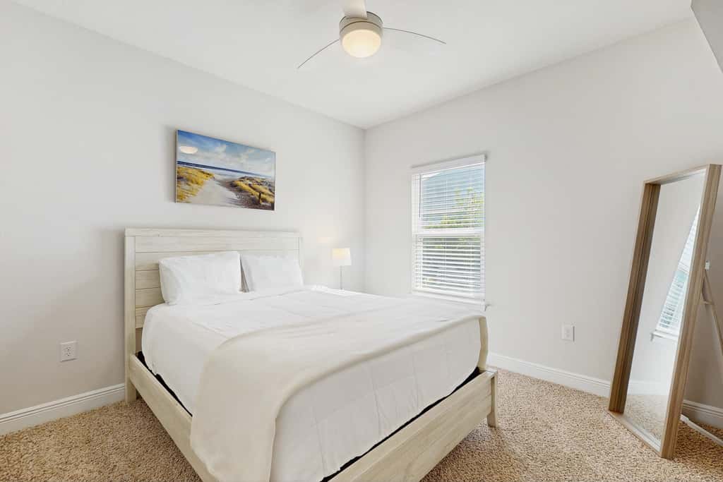 Spacious home steps from the beach with fast WiFi & washer/dryer