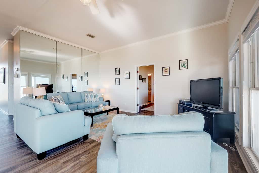 Beachfront dog-friendly home with private hot tub, boardwalk, on-site pools, gym