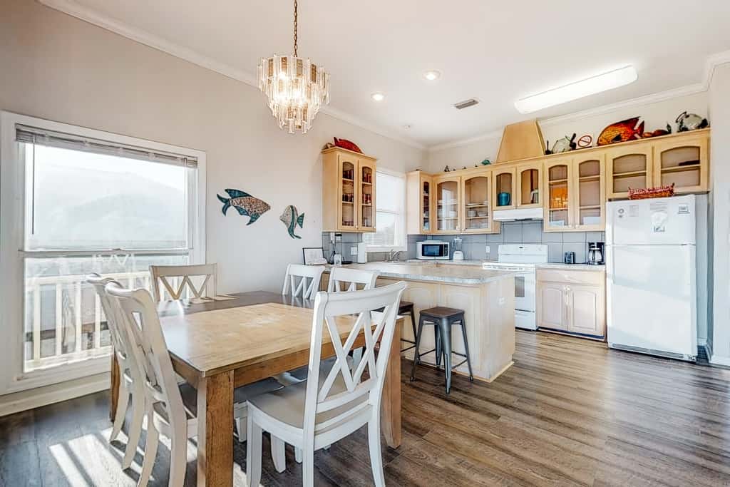 Beachfront dog-friendly home with private hot tub, boardwalk, on-site pools, gym
