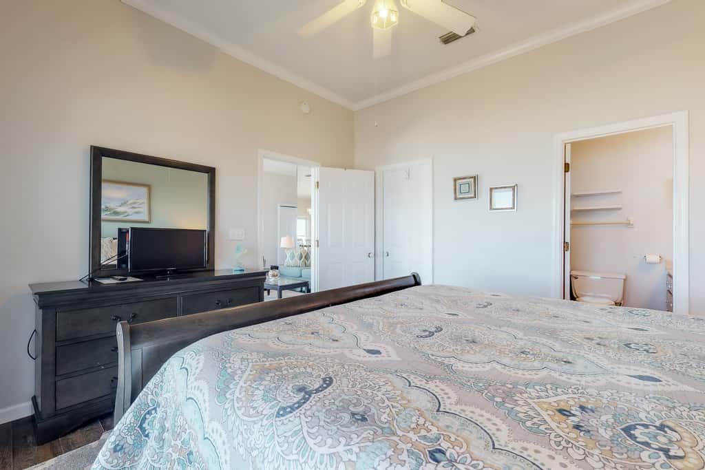 Beachfront dog-friendly home with private hot tub, boardwalk, on-site pools, gym