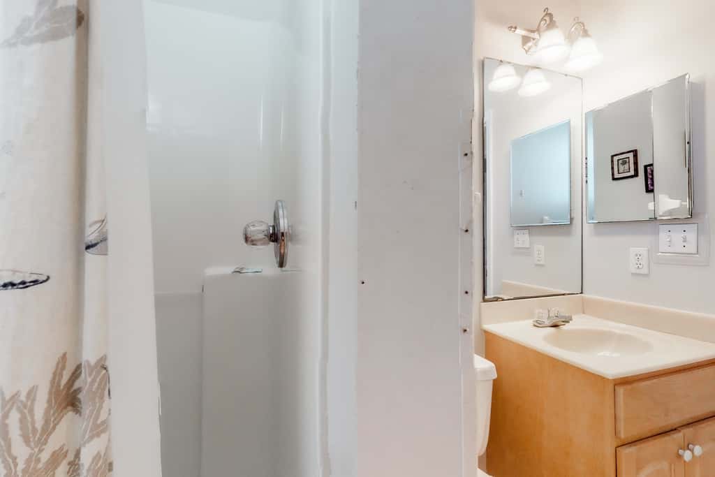 Beachfront dog-friendly home with private hot tub, boardwalk, on-site pools, gym