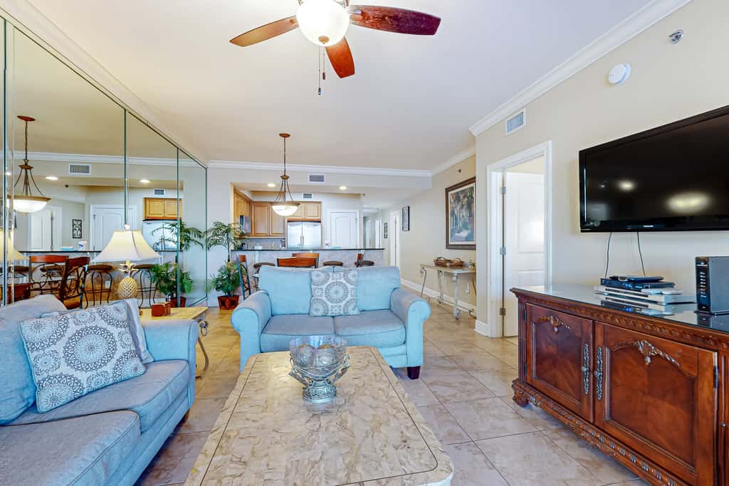 Gulf Front 4BR w Balcony, Pool, Hot Tub & W&D