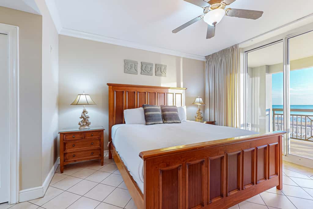 Gulf Front 4BR w Balcony, Pool, Hot Tub & W&D