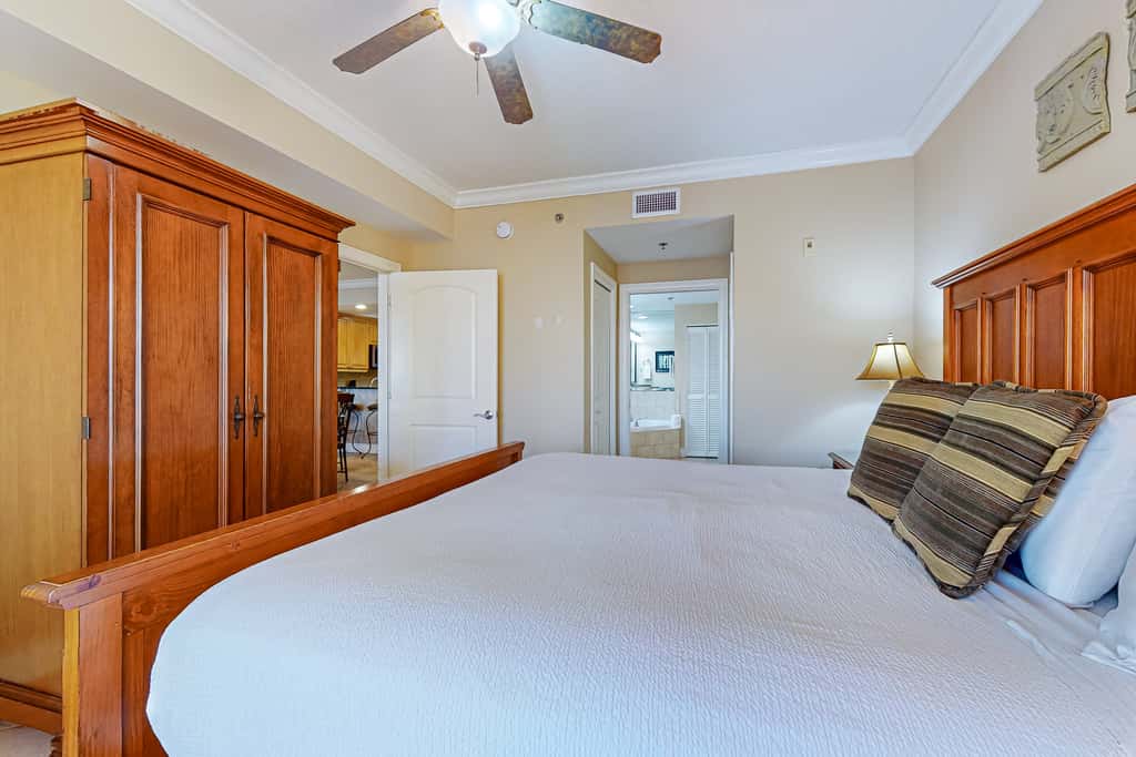 Gulf Front 4BR w Balcony, Pool, Hot Tub & W&D