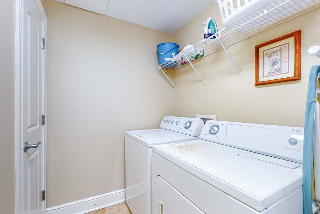 Gulf Front 4BR w Balcony, Pool, Hot Tub & W&D