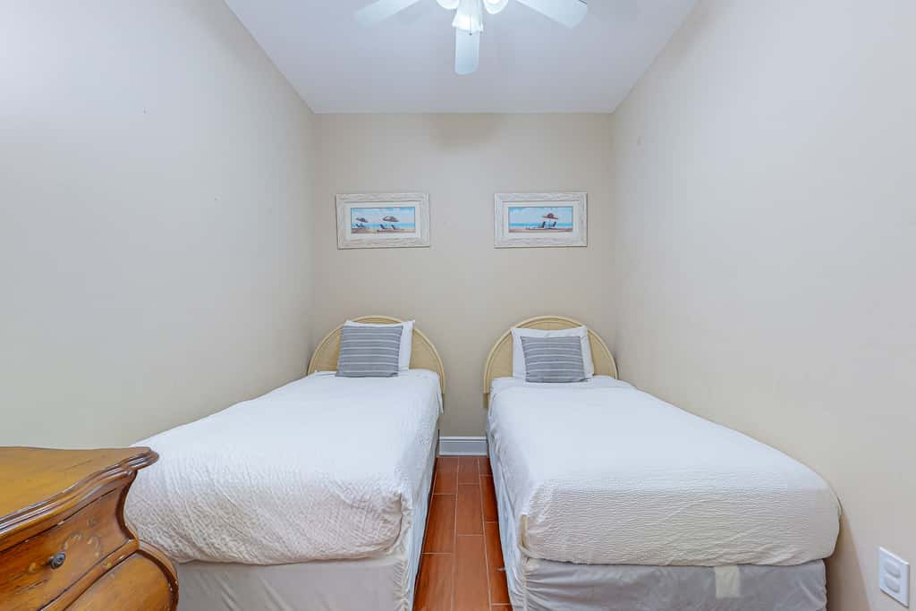 Gulf Front 4BR w Balcony, Pool, Hot Tub & W&D