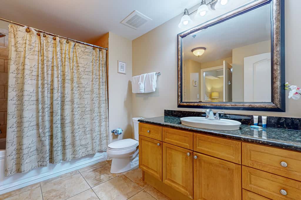 Gulf Front 4BR w Balcony, Pool, Hot Tub & W&D