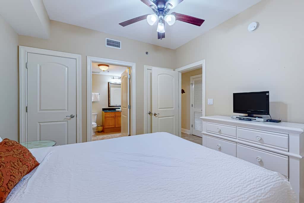 Gulf Front 4BR w Balcony, Pool, Hot Tub & W&D