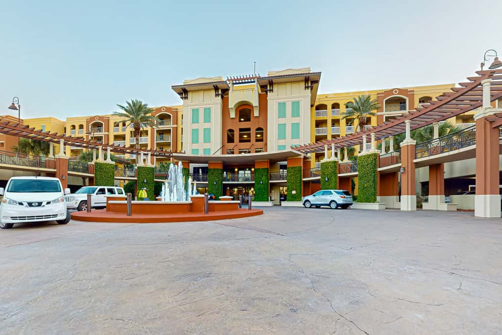 Gulf Front 4BR w Balcony, Pool, Hot Tub & W&D