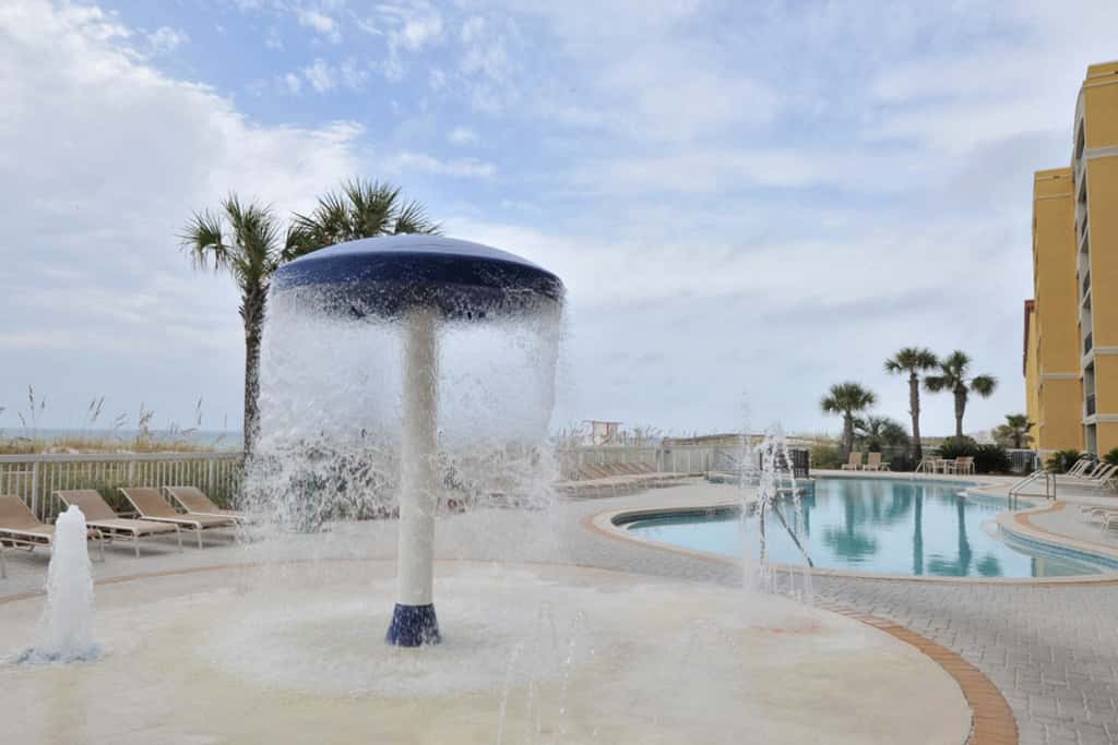 Gulf Front 4BR w Balcony, Pool, Hot Tub & W&D