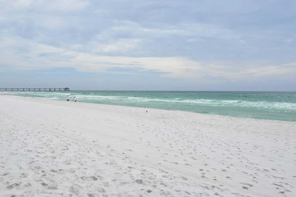 Gulf Front 4BR w Balcony, Pool, Hot Tub & W&D