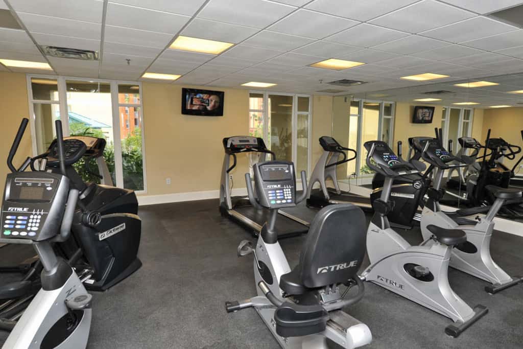 Gulf Front 4BR w Balcony, Pool, Hot Tub & W&D