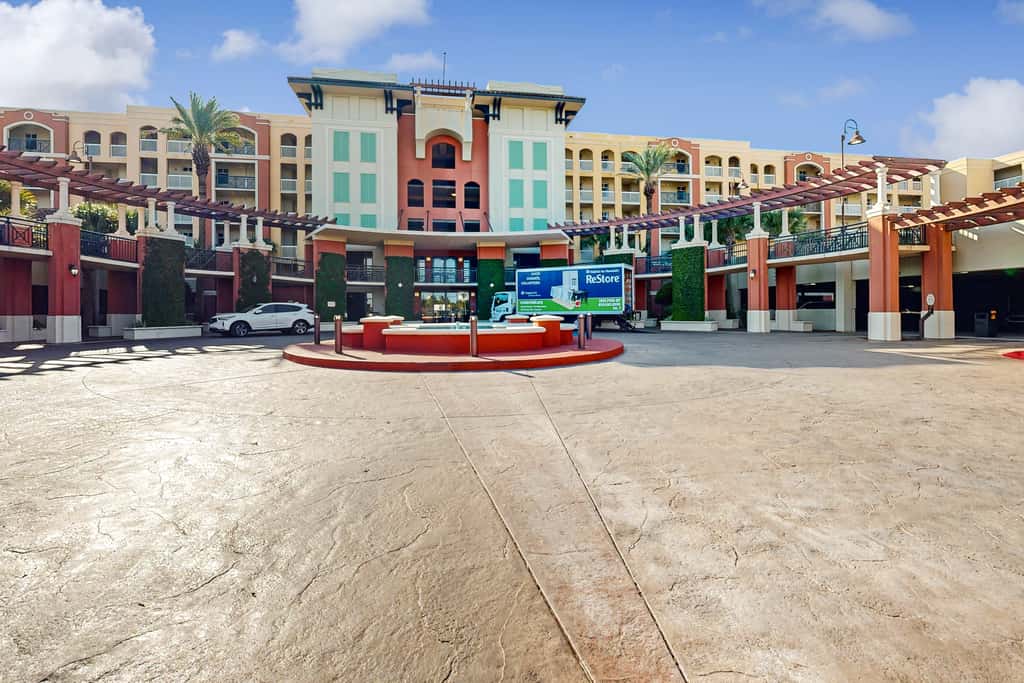 Gulf Front 4BR w Balcony, Pool, Hot Tub & W&D