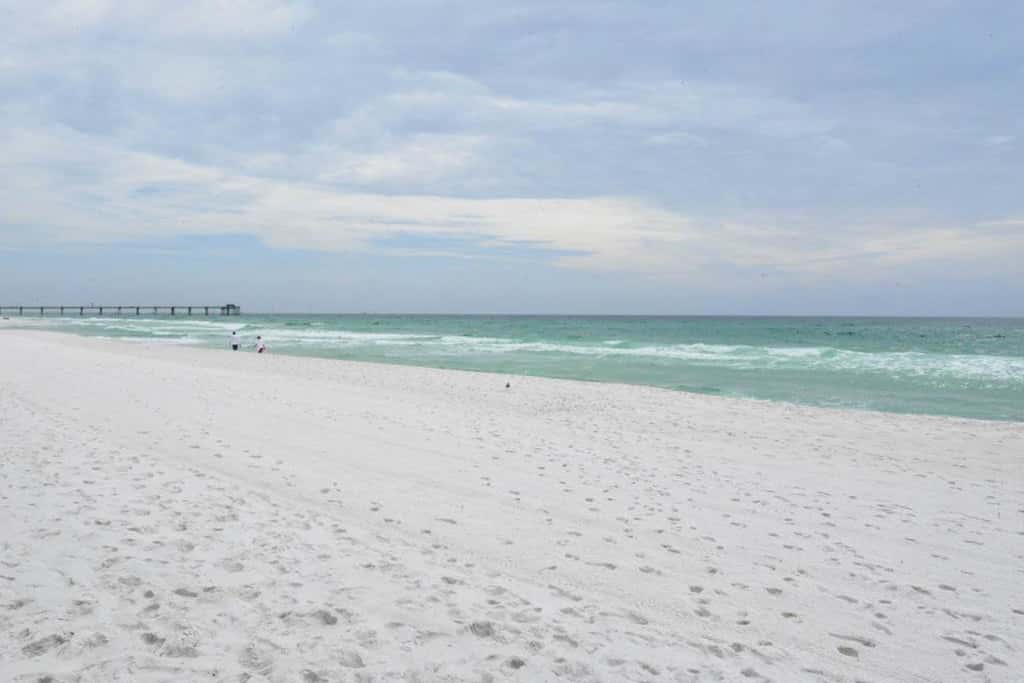 Gulf Front 4BR w Balcony, Pool, Hot Tub & W&D