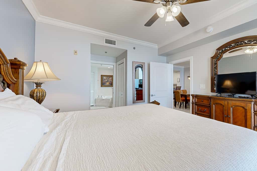 Gorgeous Gulf Front Condo Pools Onsite, Nearby Activities, Shops, Restaurants!