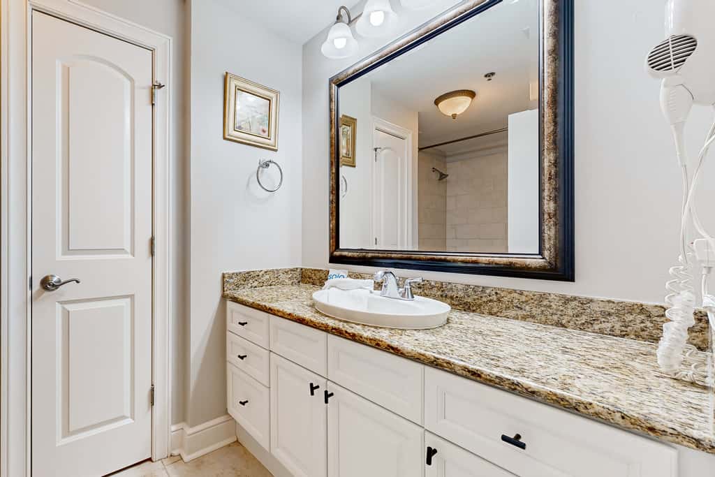 Gorgeous Gulf Front Condo Pools Onsite, Nearby Activities, Shops, Restaurants!