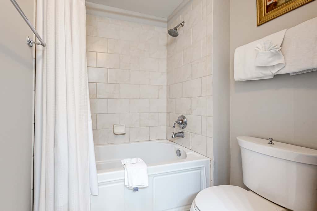 Gorgeous Gulf Front Condo Pools Onsite, Nearby Activities, Shops, Restaurants!