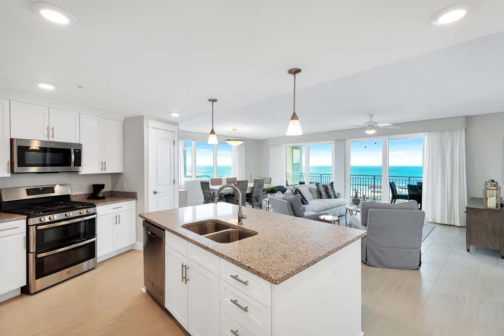 Blu 301 - Third-floor, Gulf-view condo with pool and hot tub access, central AC, & W&D