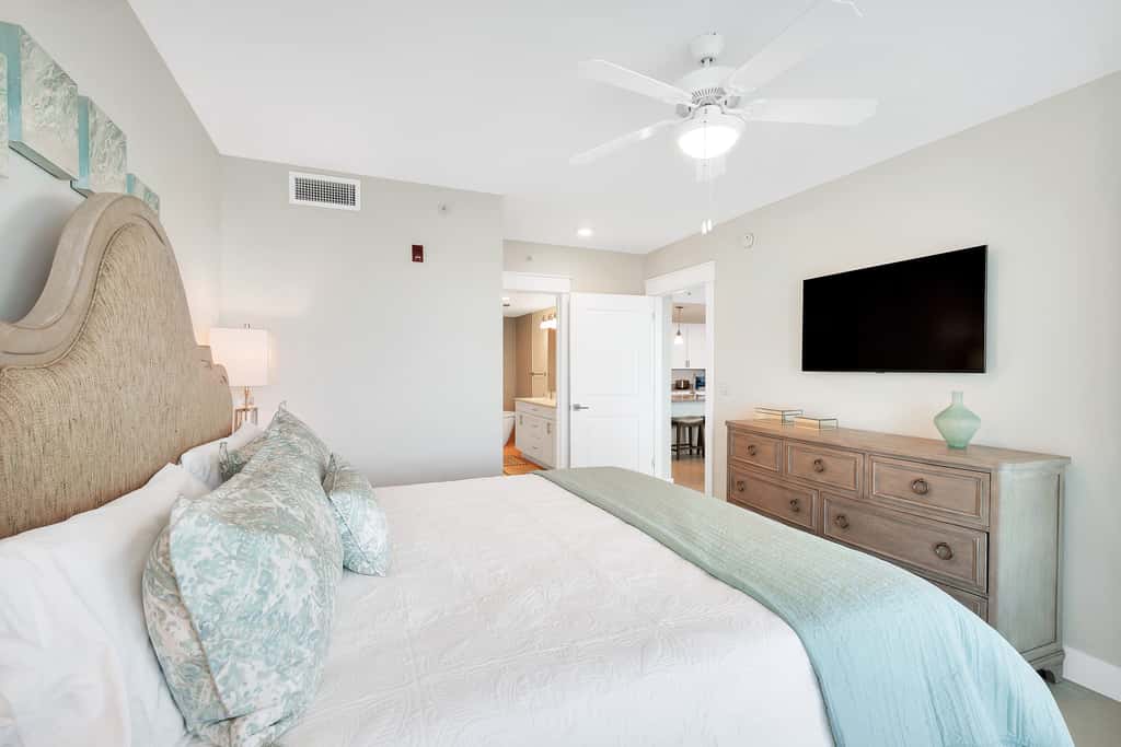Blu 301 - Third-floor, Gulf-view condo with pool and hot tub access, central AC, & W&D