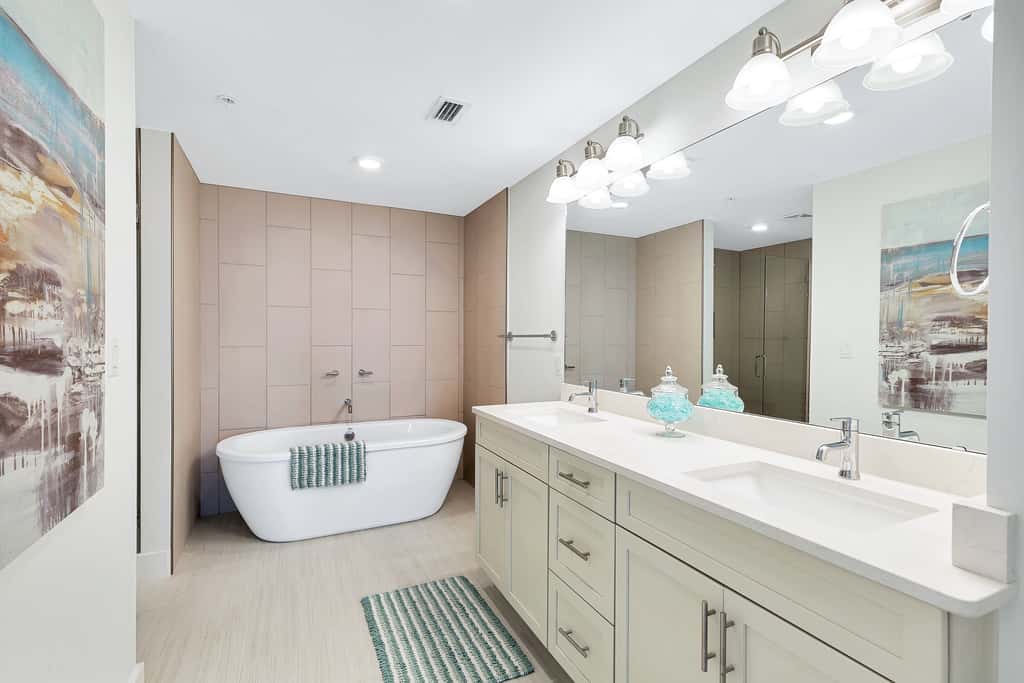 Blu 301 - Third-floor, Gulf-view condo with pool and hot tub access, central AC, & W&D