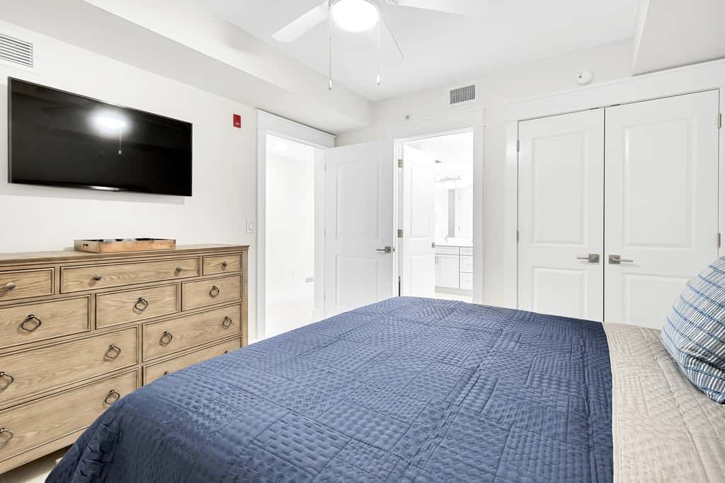 Blu 301 - Third-floor, Gulf-view condo with pool and hot tub access, central AC, & W&D