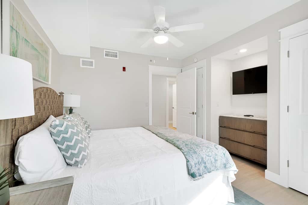 Blu 301 - Third-floor, Gulf-view condo with pool and hot tub access, central AC, & W&D