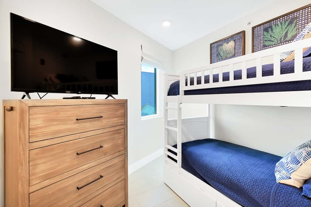 Blu 301 - Third-floor, Gulf-view condo with pool and hot tub access, central AC, & W&D