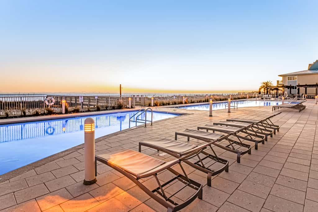 Blu 301 - Third-floor, Gulf-view condo with pool and hot tub access, central AC, & W&D