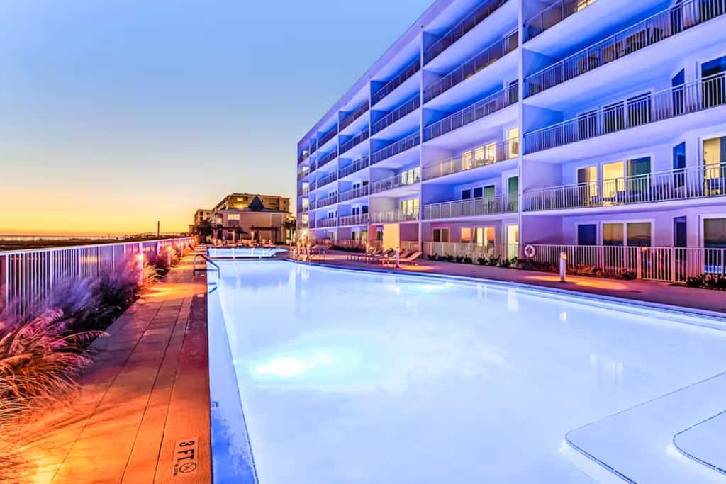 Blu 301 - Third-floor, Gulf-view condo with pool and hot tub access, central AC, & W&D