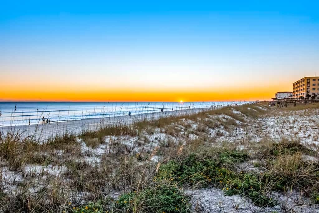 Blu 301 - Third-floor, Gulf-view condo with pool and hot tub access, central AC, & W&D