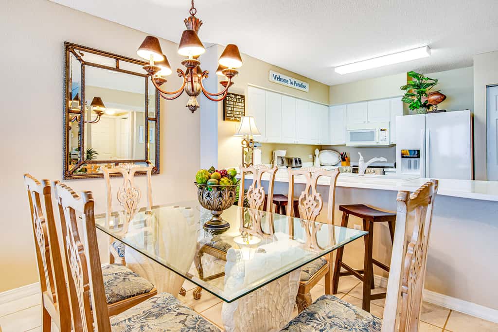 Third-floor, oceanfront condo with pool, hot tub & fast WiFi