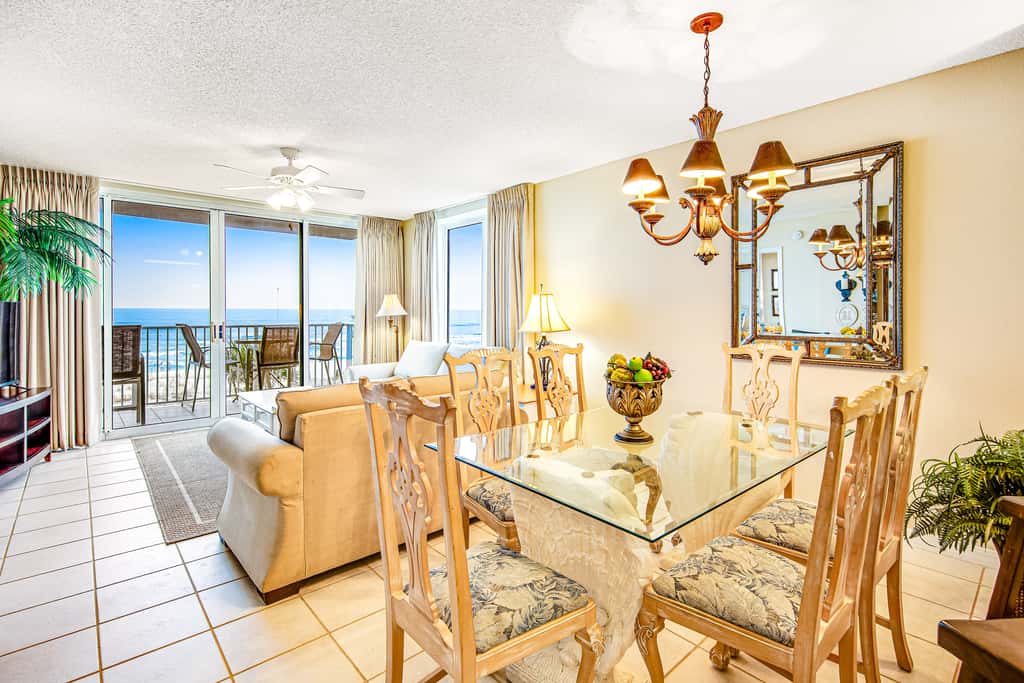 Third-floor, oceanfront condo with pool, hot tub & fast WiFi