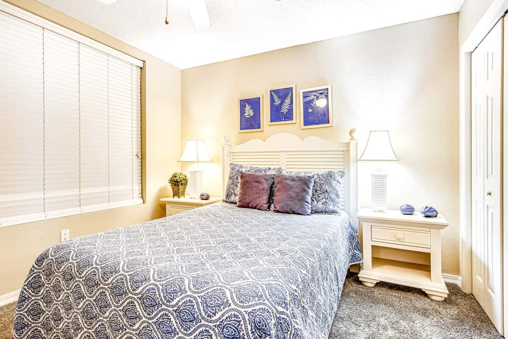 Third-floor, oceanfront condo with pool, hot tub & fast WiFi