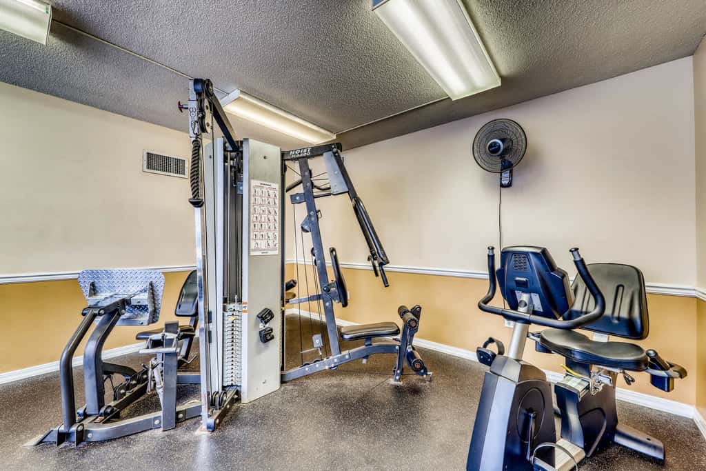 Third-floor, oceanfront condo with pool, hot tub & fast WiFi